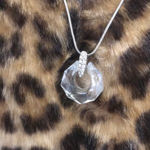Swarvorski pendant necklace